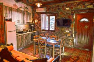 "PefkoPetro" Traditional House