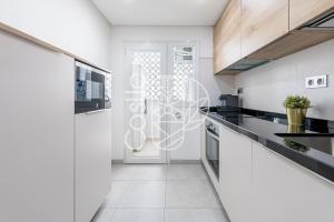 APARTAMENTO VACACIONAL A 10 MIN PUERTO DE BENALMADENA Y LA CARIHUELA PISCINA PLAYA PARKING GRATIS