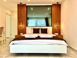 Gala açık ve kapalı havuzu bulunan lüks villa - Üzümlü