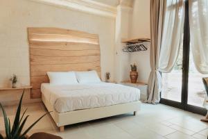 Deluxe Suite with Spa Bath room in Masseria Le Lamie
