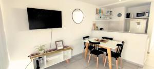 Luminoso Departamento Zona Plaza Paso by Lofter