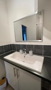 Appartements Charmant T1 entre ville et lac avec balcon : photos des chambres