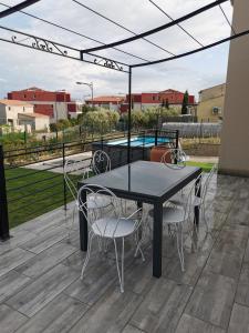 Villa moderne sur les hauteurs dAramon