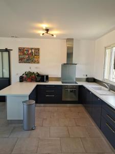 Villa moderne sur les hauteurs dAramon