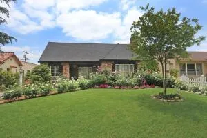 Charming Pasadena English Cottage on Tree Lined Street - 帕萨迪纳