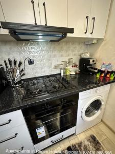 Apartament cu o camera de Lux cu JacuzziConstelatie complet utilat acceptam plata cu cardul de vacanta