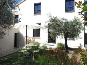 Maisons de vacances Charming holiday home with pool in Drome Provencale, Nyons : photos des chambres