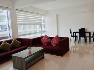 Romulo OFarril 2parking-3BR-2BA