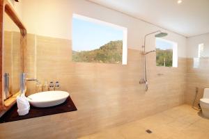 Suite Tiêu Chuẩn Có Ban Công (Standard Suite Balcony)