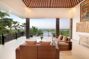 Suite Tiêu Chuẩn Có Ban Công (Standard Suite Balcony)