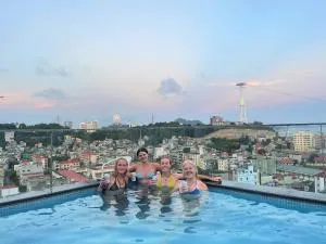 The Light Hotel - Bai Chay