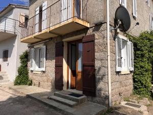 Maisons de vacances Maison En Pierre Dans Village Calme : photos des chambres