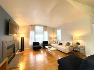 NEW Modern 4BD I 2BA Home 30MIN to Berkeley,SF,Napa