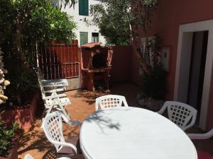 Spektar - Three-bedroom House with Grill in City Center