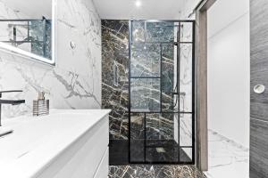 Apolo beach front - sea view luxury apartment