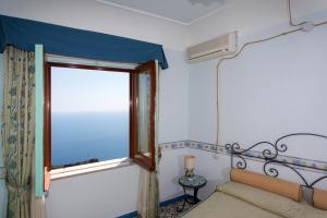 Basic Triple Room with Sea View