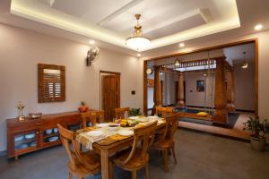 StayVista at Regal Retreat 5BR - Big Villa with Pvt Pool