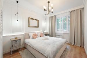Lewartowskiego Luxury Lovely Apartment by BookingHost