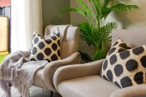 Luxury Escape for 2, Single Level Studio, Papanui - Belfast