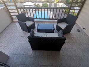 Splendid and modern 4 bedroom private villa with big pool near beach in flic en flac