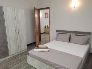 Splendid and modern 4 bedroom private villa with big pool near beach in flic en flac