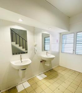 PICCOLO SUKHUMVIT HOSTEL- Self check-in after 6 pm