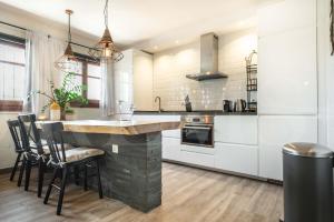 Spacious apartment next to Plaza de la Merced by REMS