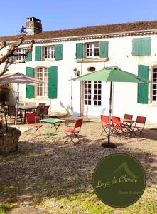 B&B / Chambres d'hotes Logis de Chenac : Chambre Double ou Lits Jumeaux - Vue sur Jardin