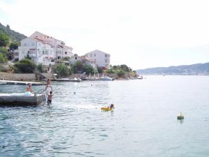 Apartment in Supetarska Draga with sea view, terrace, air conditioning, WiFi 4552-8