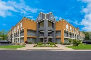 Clarion Pointe Indianapolis Northeast - 卡斯尔顿