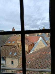 La Salamandre - Un écrin médiéval pour vos souvenirs - Imaginez-vous, réveillé par le murmure de Sarlat, dans un appartement spacieux et chaleureux, au cœur de la Cité classée - 2 chambres - Une magie à vivre sans modération - Réservez dè