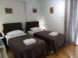 A&J Apartments or Rooms athens airport