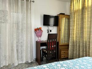 Cozy Nest - Garden Facing Apartment with Kitchen