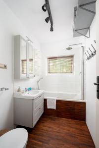 Woronicza 42 Standard Apartment by BookingHost