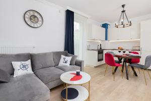 Apartment Redlowo & 2 bedrooms & Parking by Renters