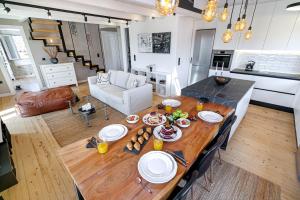 Art Loft Venetian Well Suite