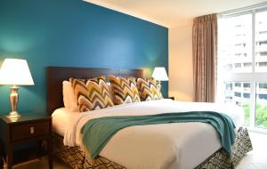 Relaxing Condo Hotel In The Grove, Free Parking