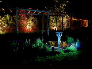 Eclectic Barn - Pergola & Dog-Friendly Garden