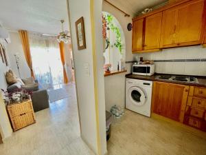 Apartamento en urbanizacion con piscina y jardin en Torrevieja 5 minutos de la playa