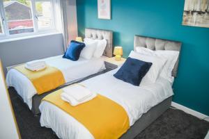 2ndHomeStays- Willenhall-A Serene 3 Bed House with a Garden View-Suitable for Contractors and Families-Sleeps 9 - 7 mins to J10 M6 and 21 mins to Birmingham