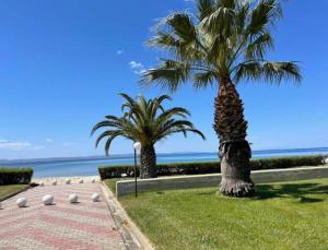 Cozy Beachfront Maisonette Offers Panoramic Views of Sea