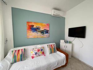 Cozy Beachfront Maisonette Offers Panoramic Views of Sea