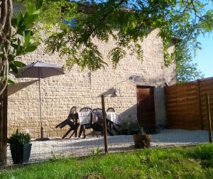 Maisons de vacances Rustic Gites - sleeps 10 with private pool near Chef Boutonne : photos des chambres