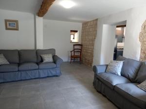 Maisons de vacances Rustic Gites - sleeps 10 with private pool near Chef Boutonne : photos des chambres