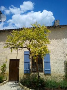 Maisons de vacances Rustic Gites - sleeps 10 with private pool near Chef Boutonne : photos des chambres