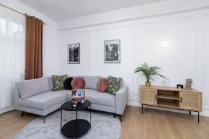 Old Town Długa 48 Family Apartment by Noclegi Renters - Kraków