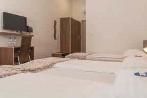 Triple Room with Garden View room in Hotel Lavender - Oleander Resort