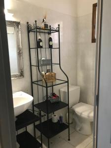 Mini villa pour 4 a 300M de la plage avec piscine