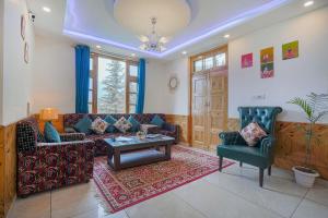 SaffronStays Kesar Villa, Manali - beautiful villa amidst an apple orchard -clear roads
