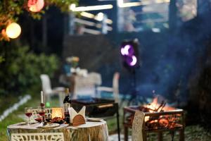 SaffronStays Kesar Villa, Manali - beautiful villa amidst an apple orchard -clear roads